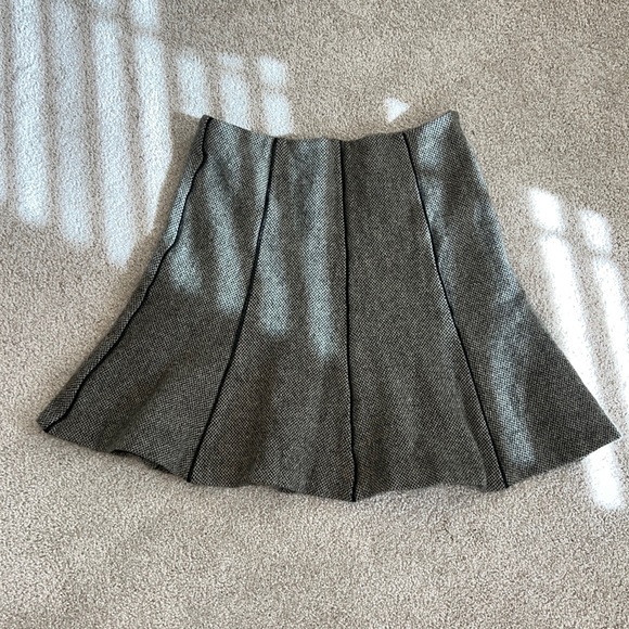 Ralph Lauren Wool Skirt with faux leather piping. - Picture 1 of 7